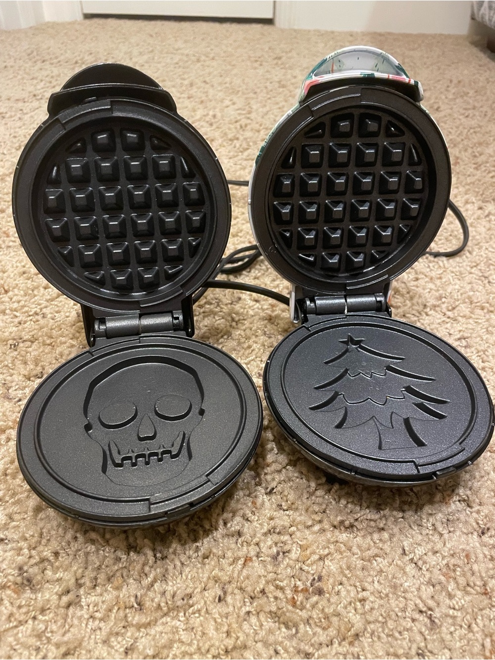 Dash mini waffle makers Halloween Skull / Holiday Tree